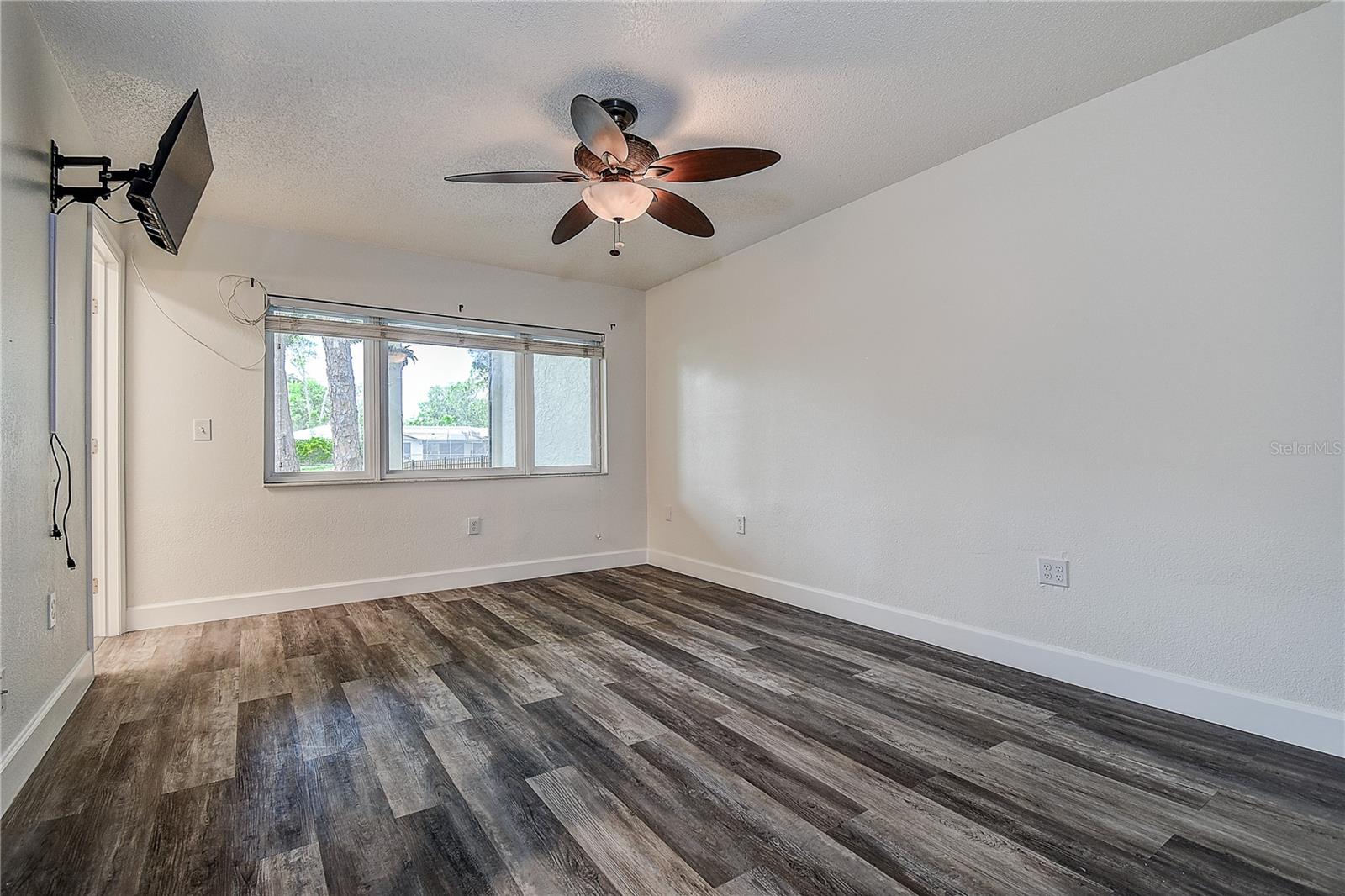 Primary Bedroom with ensuite Bathroom
