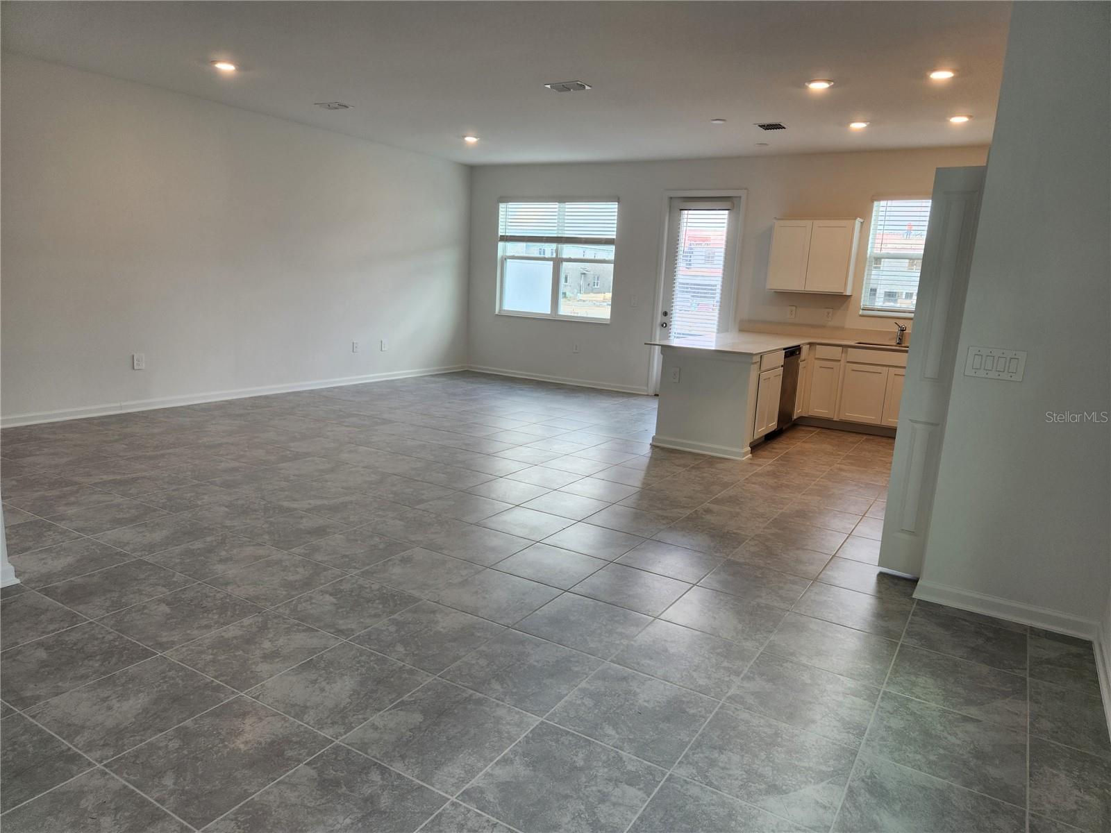 203 BOGEY DR, DAVENPORT, FL, 33896