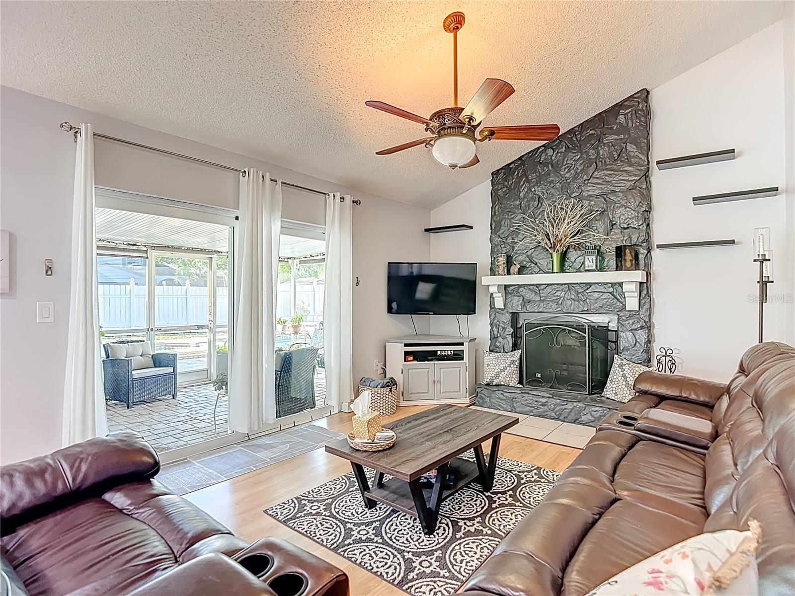 3729 SAND PEBBLE DR, VALRICO, FL, 33596