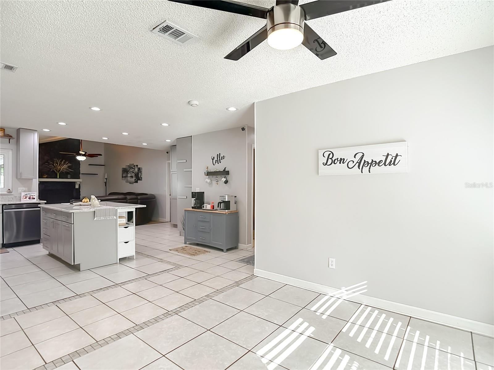 3729 SAND PEBBLE DR, VALRICO, FL, 33596