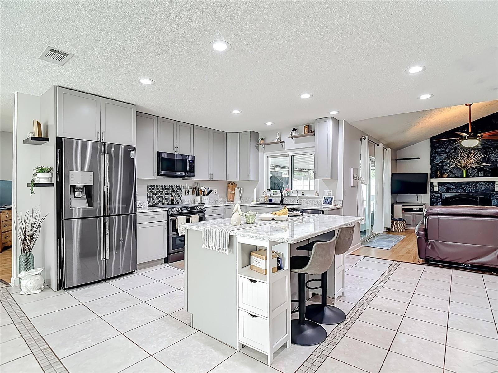 3729 SAND PEBBLE DR, VALRICO, FL, 33596