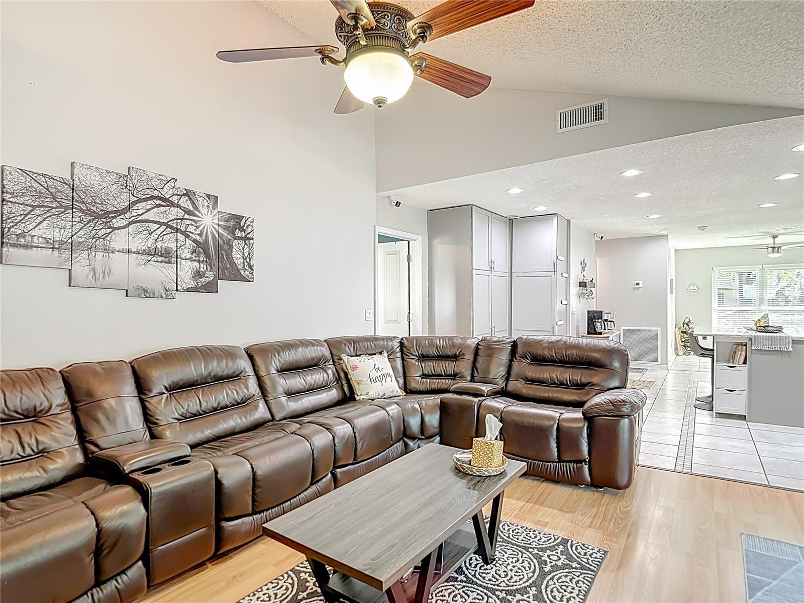 3729 SAND PEBBLE DR, VALRICO, FL, 33596