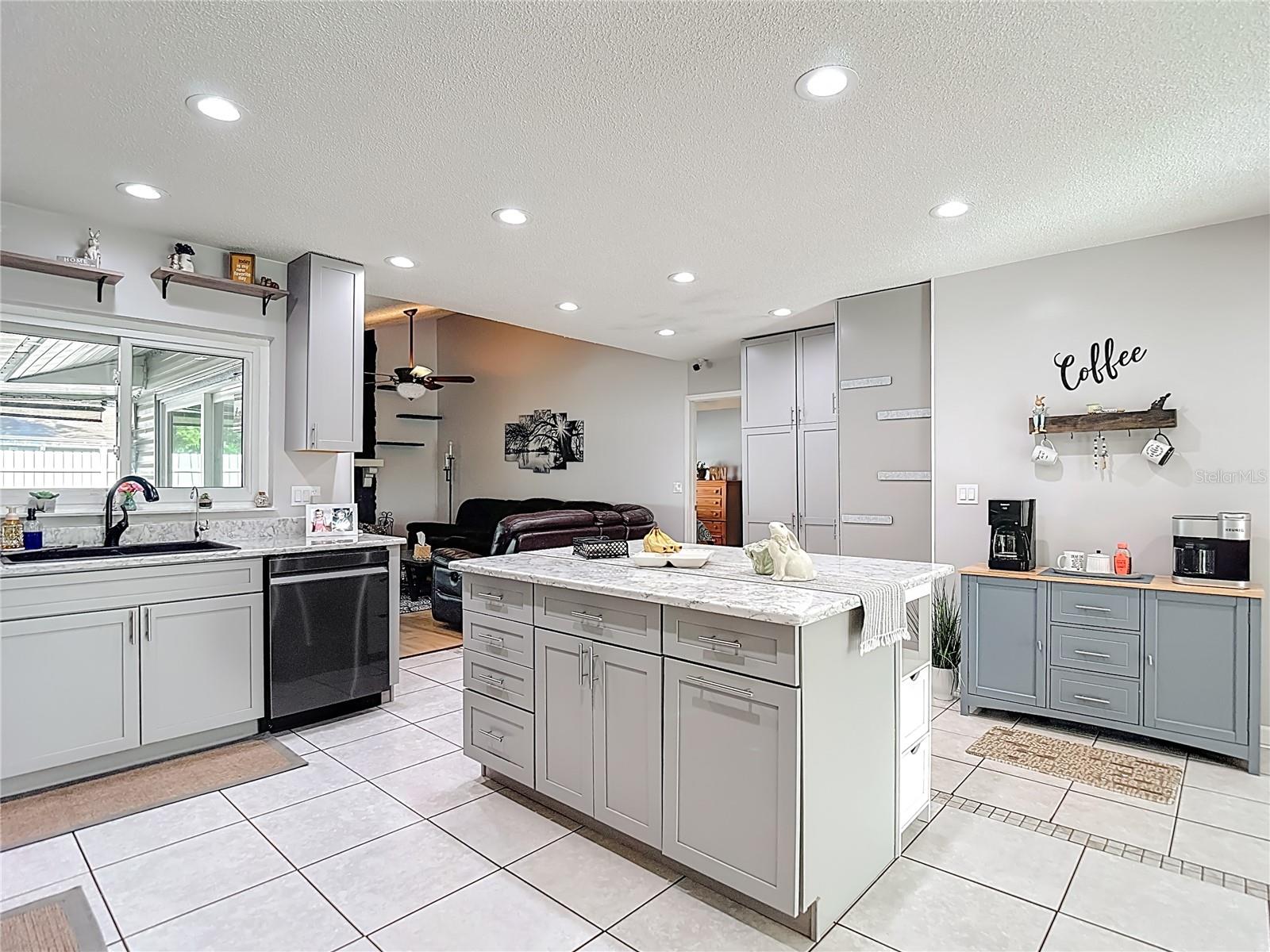 3729 SAND PEBBLE DR, VALRICO, FL, 33596