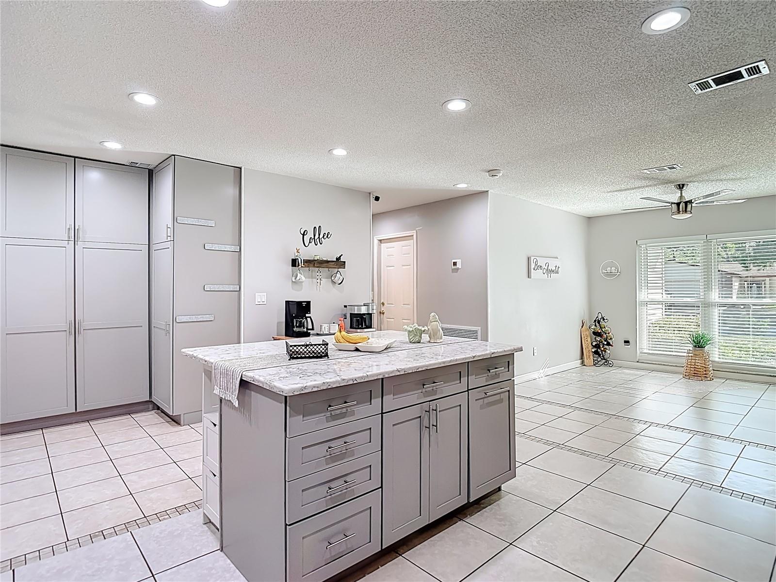 3729 SAND PEBBLE DR, VALRICO, FL, 33596