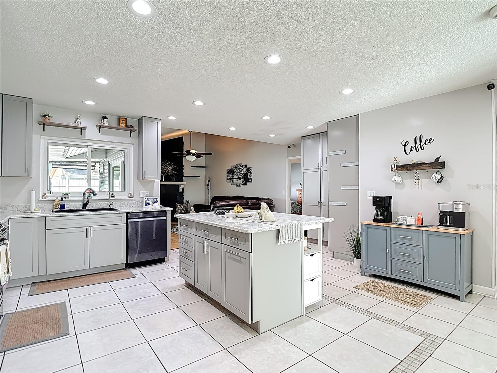 3729 SAND PEBBLE DR, VALRICO, FL, 33596