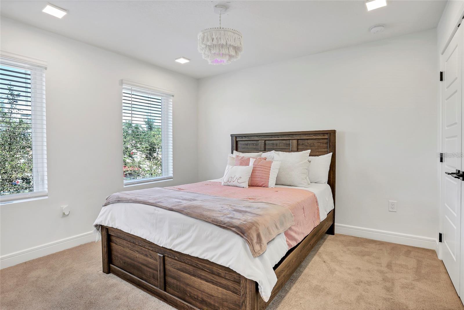 212 E PINELOCH AVE, ORLANDO, FL, 32806