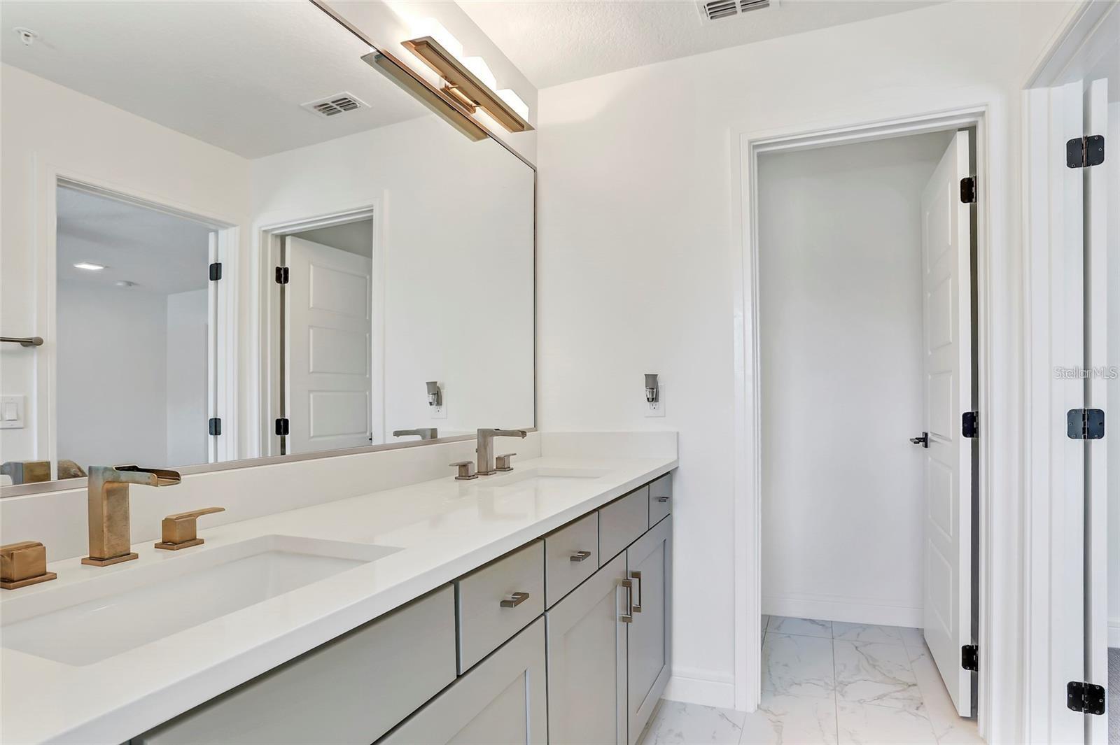 212 E PINELOCH AVE, ORLANDO, FL, 32806