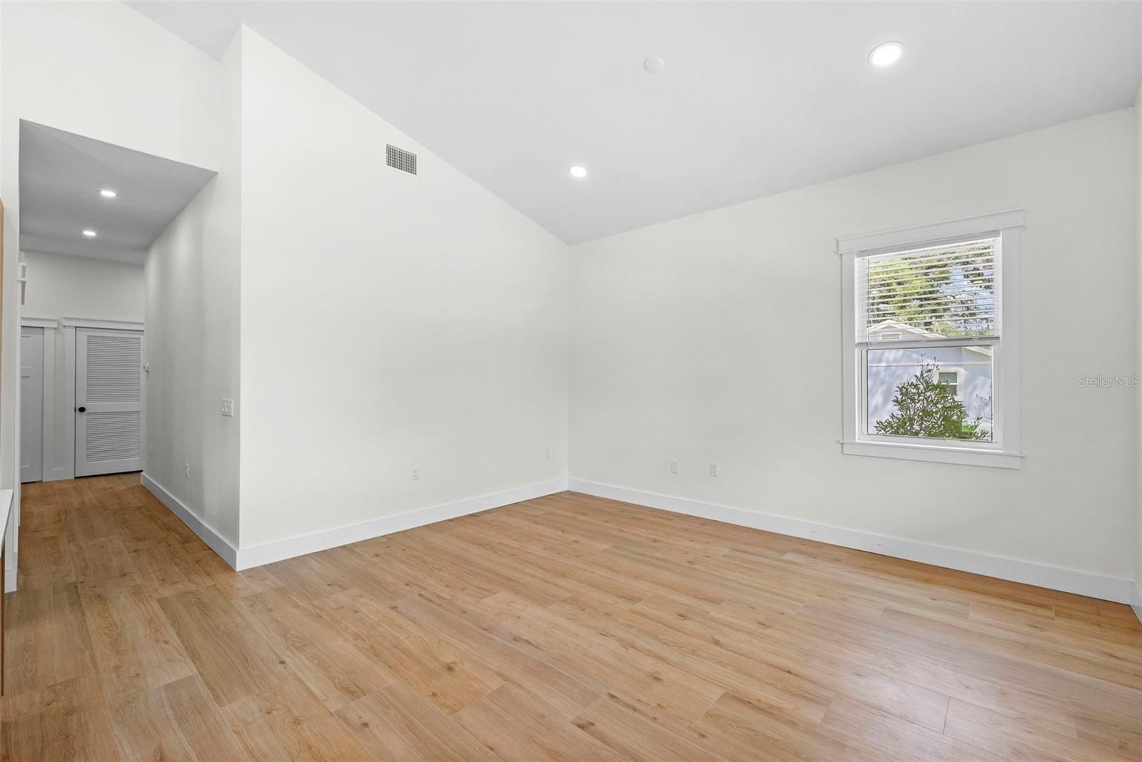 1712 E COMANCHE AVE, TAMPA, FL, 33610