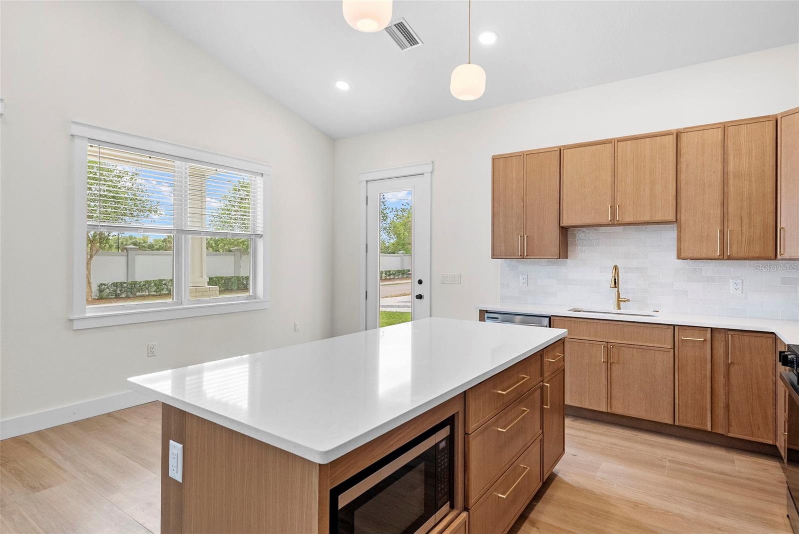 1712 E COMANCHE AVE, TAMPA, FL, 33610