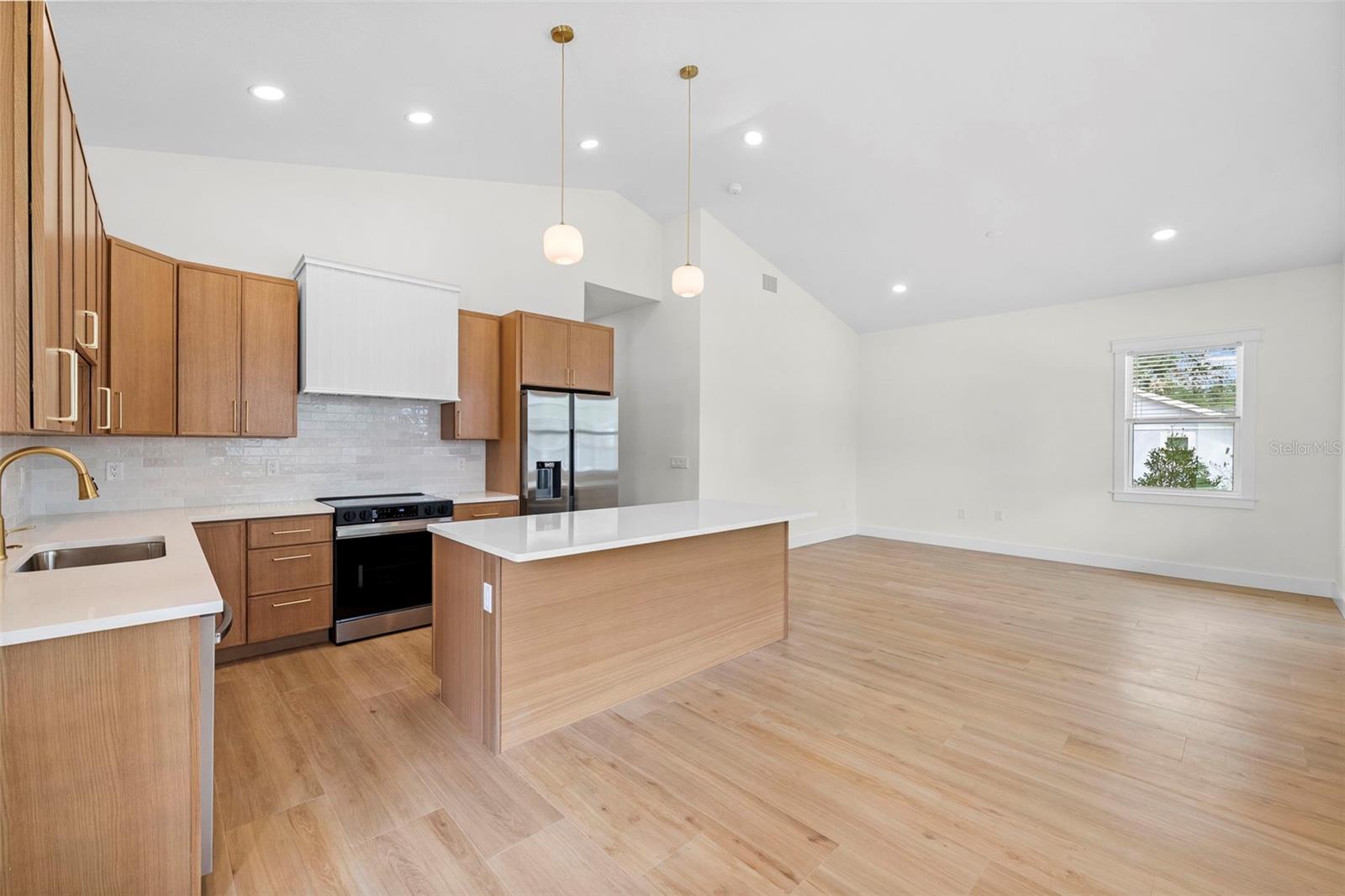 1712 E COMANCHE AVE, TAMPA, FL, 33610