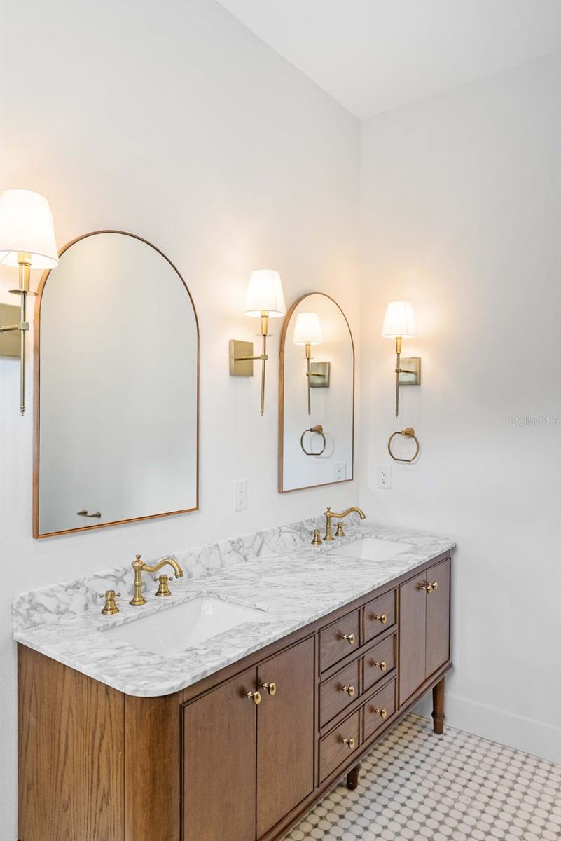 1712 E COMANCHE AVE, TAMPA, FL, 33610