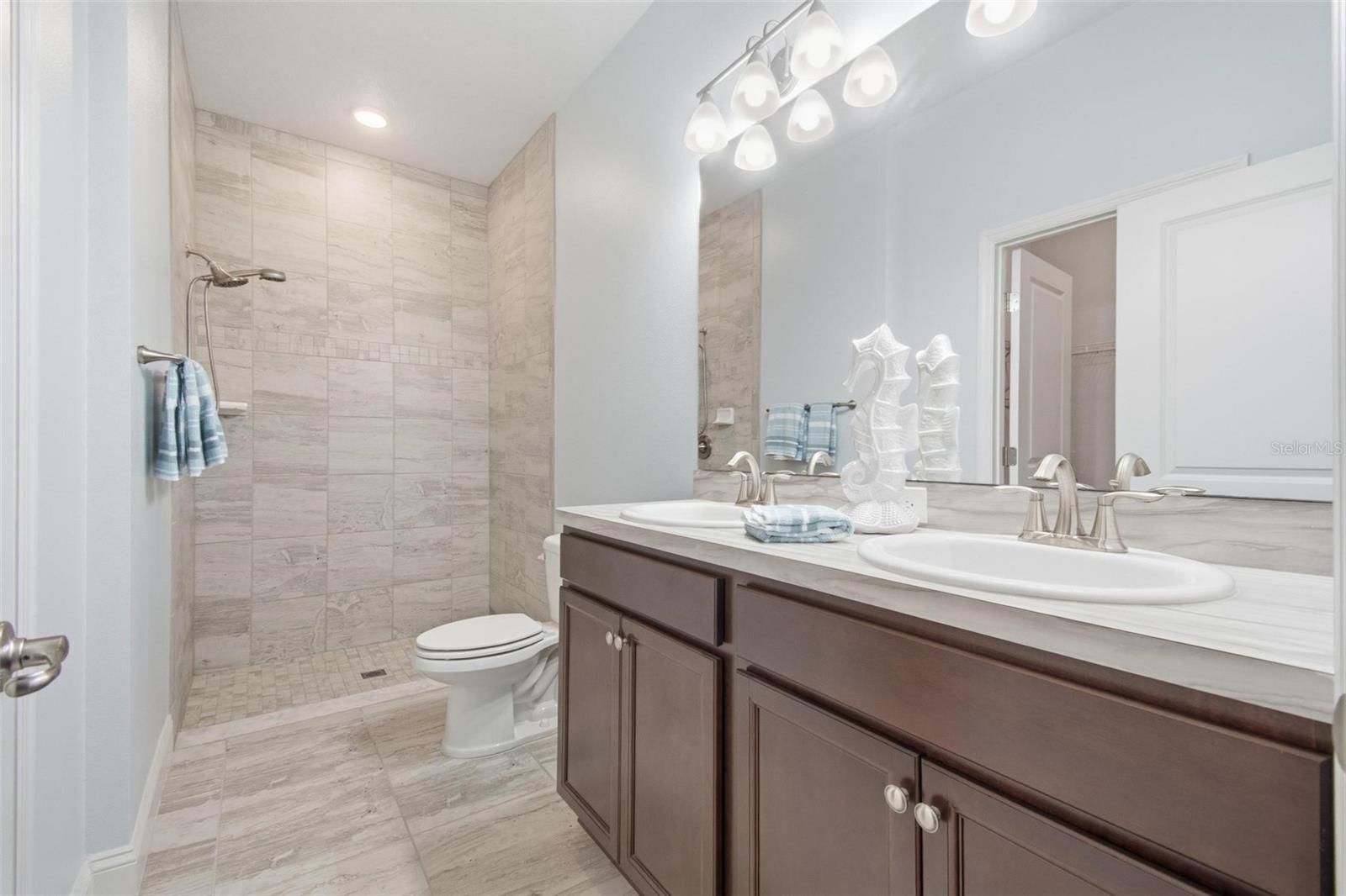 6 OAKLEAF WAY, PALM COAST, FL, 32137