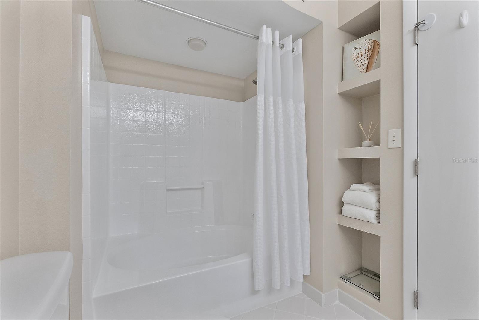 6085 BAHIA DEL MAR CIR #272, ST PETERSBURG, FL, 33715