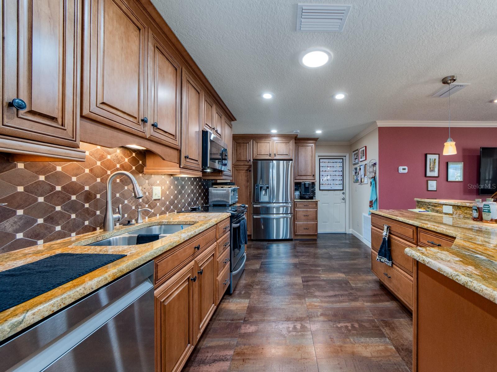 9227 143RD ST, SEMINOLE, FL, 33776