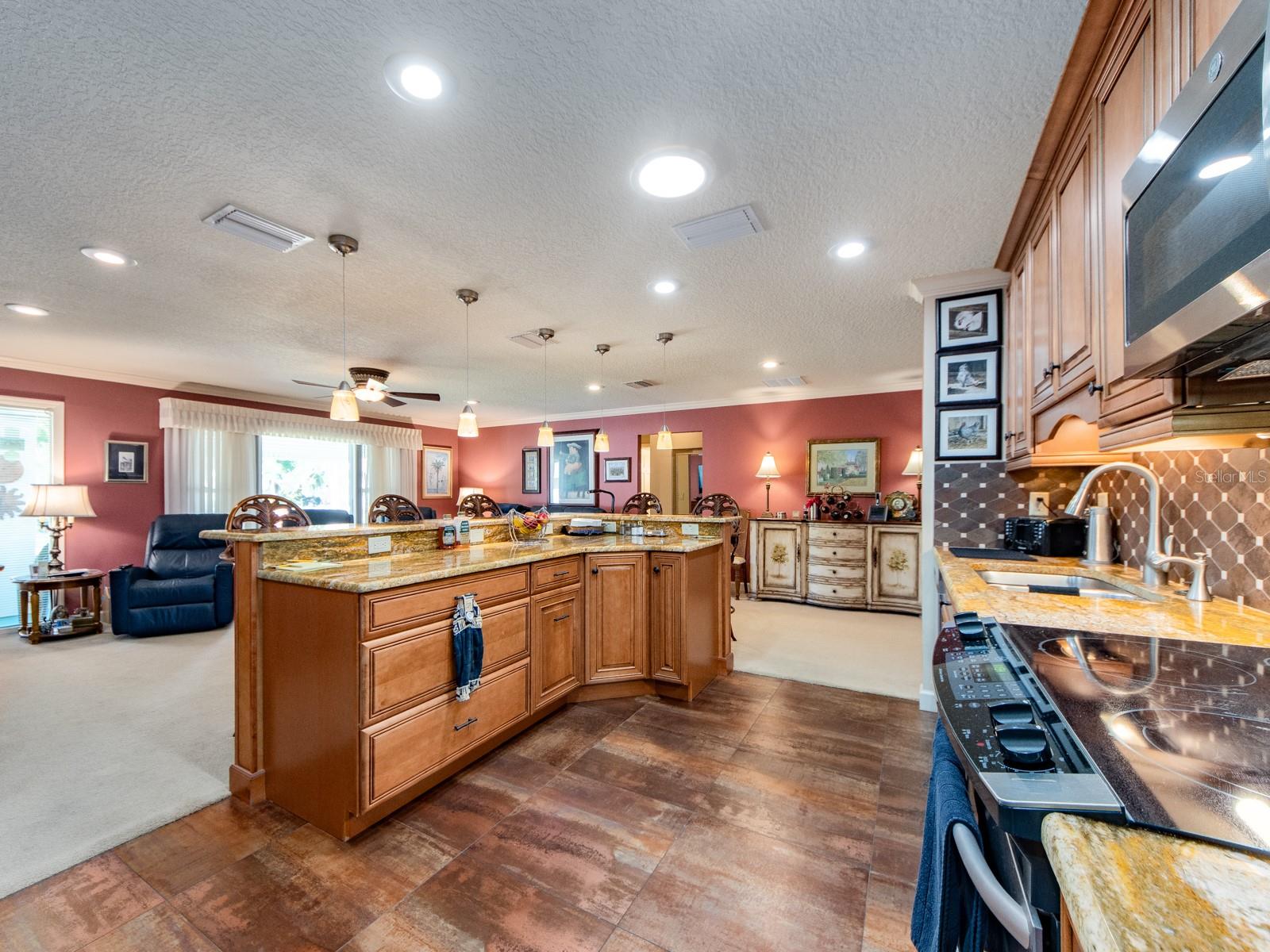 9227 143RD ST, SEMINOLE, FL, 33776