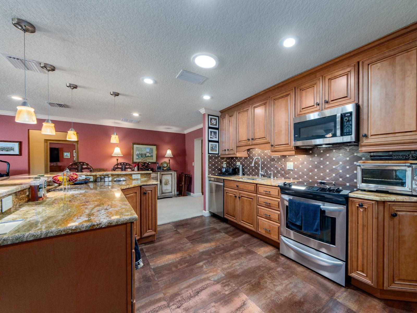 9227 143RD ST, SEMINOLE, FL, 33776