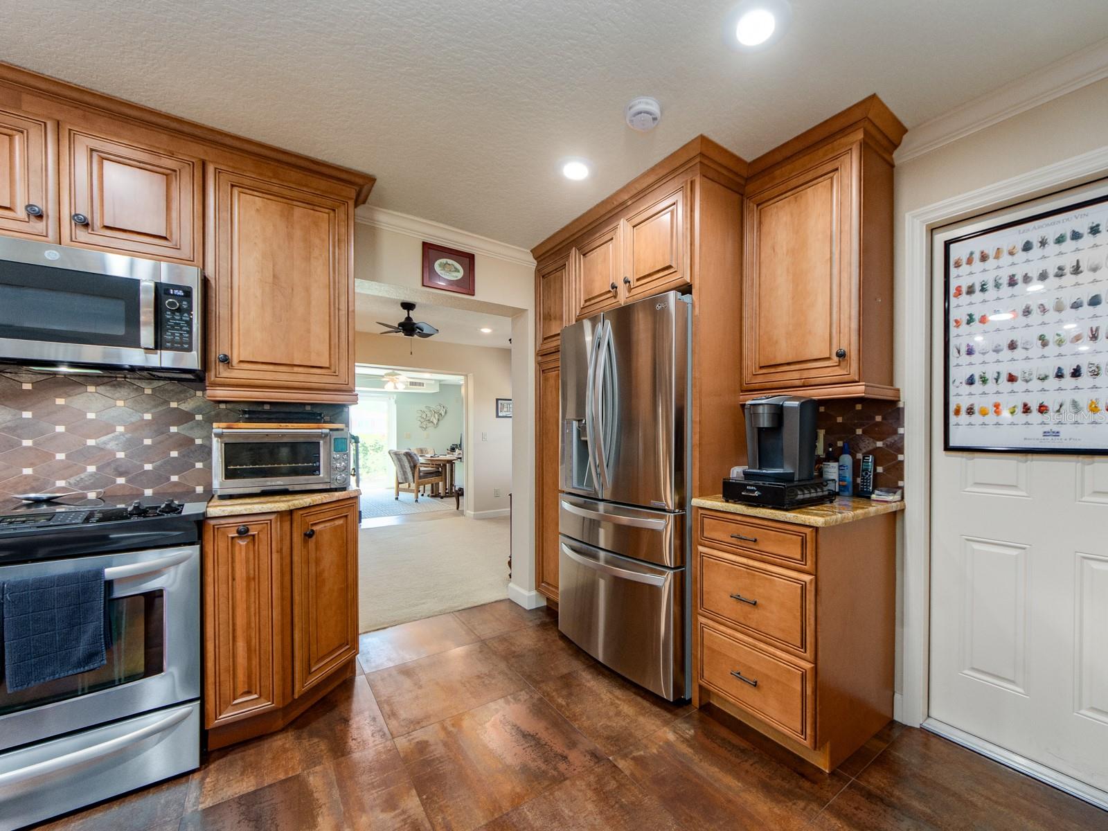 9227 143RD ST, SEMINOLE, FL, 33776