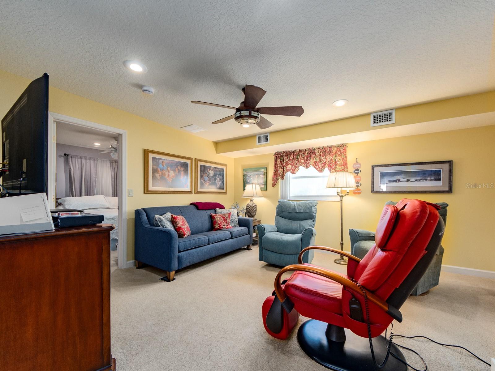 9227 143RD ST, SEMINOLE, FL, 33776