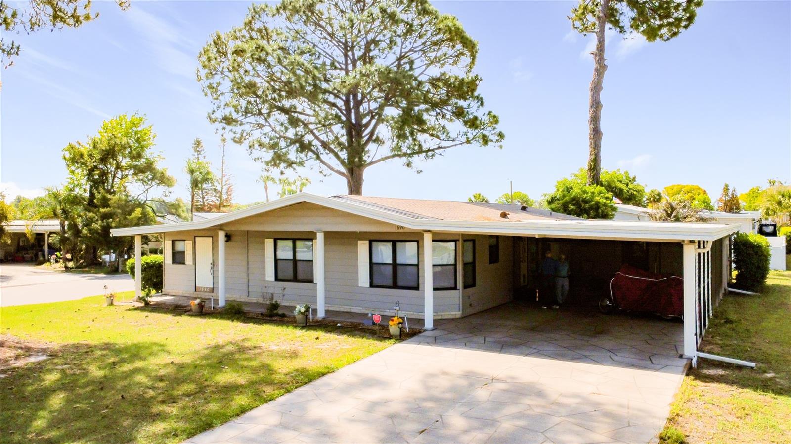 1690 ELKHART CIR, TAVARES, FL, 32778