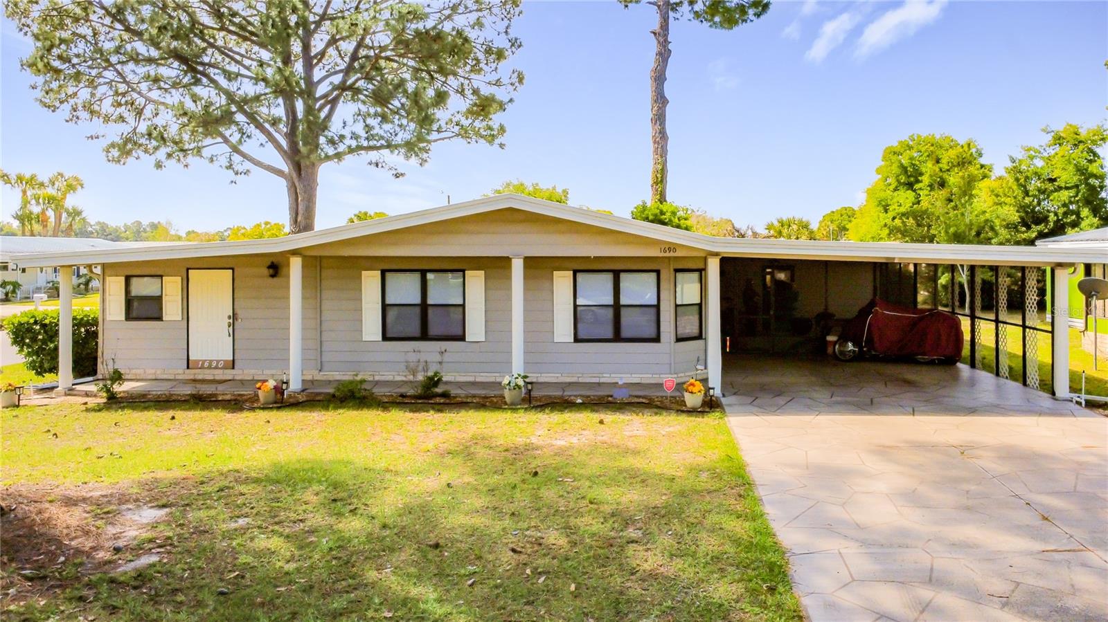 1690 ELKHART CIR, TAVARES, FL, 32778