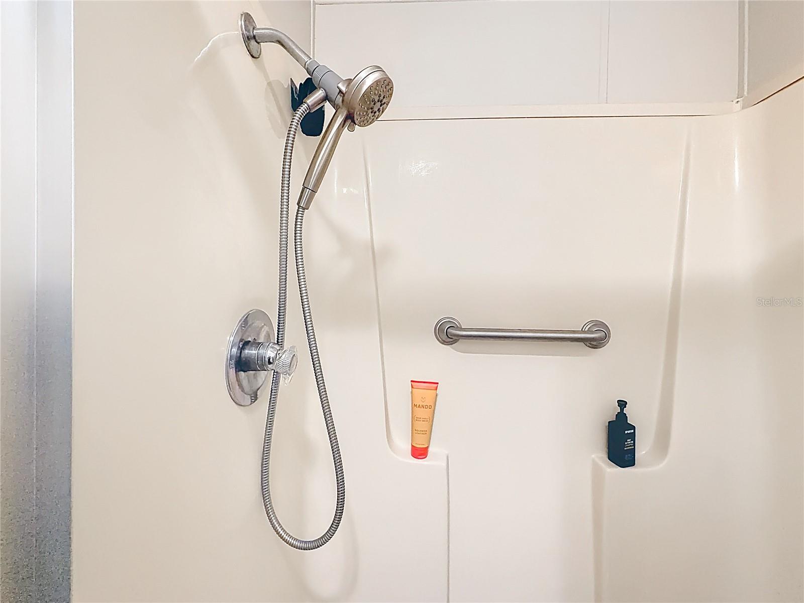 1690 ELKHART CIR, TAVARES, FL, 32778