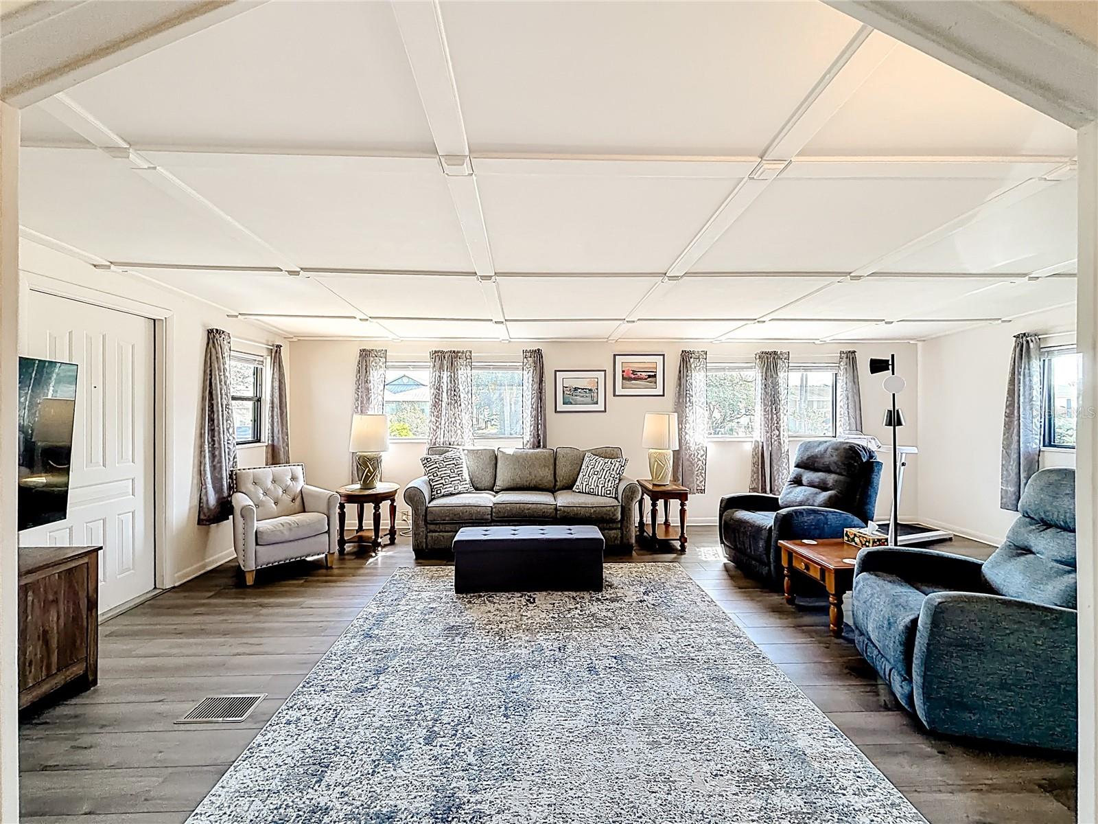 1690 ELKHART CIR, TAVARES, FL, 32778