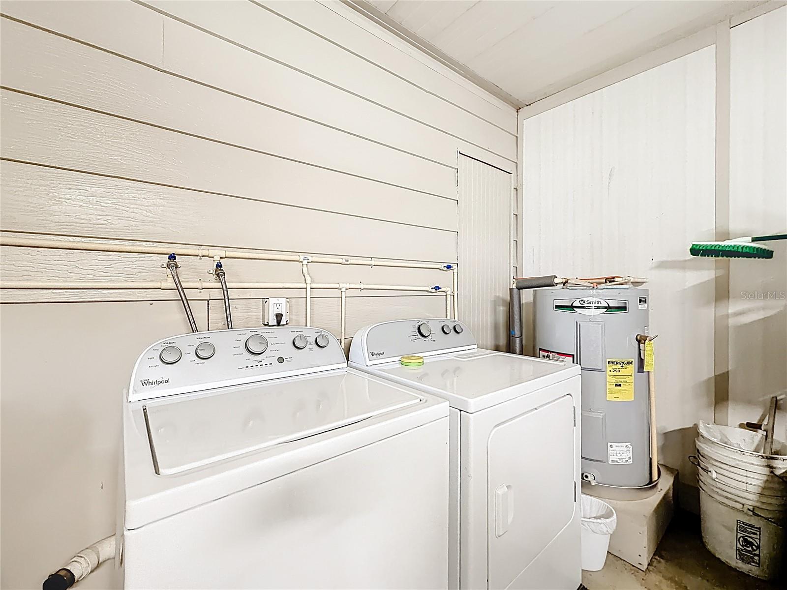 1690 ELKHART CIR, TAVARES, FL, 32778