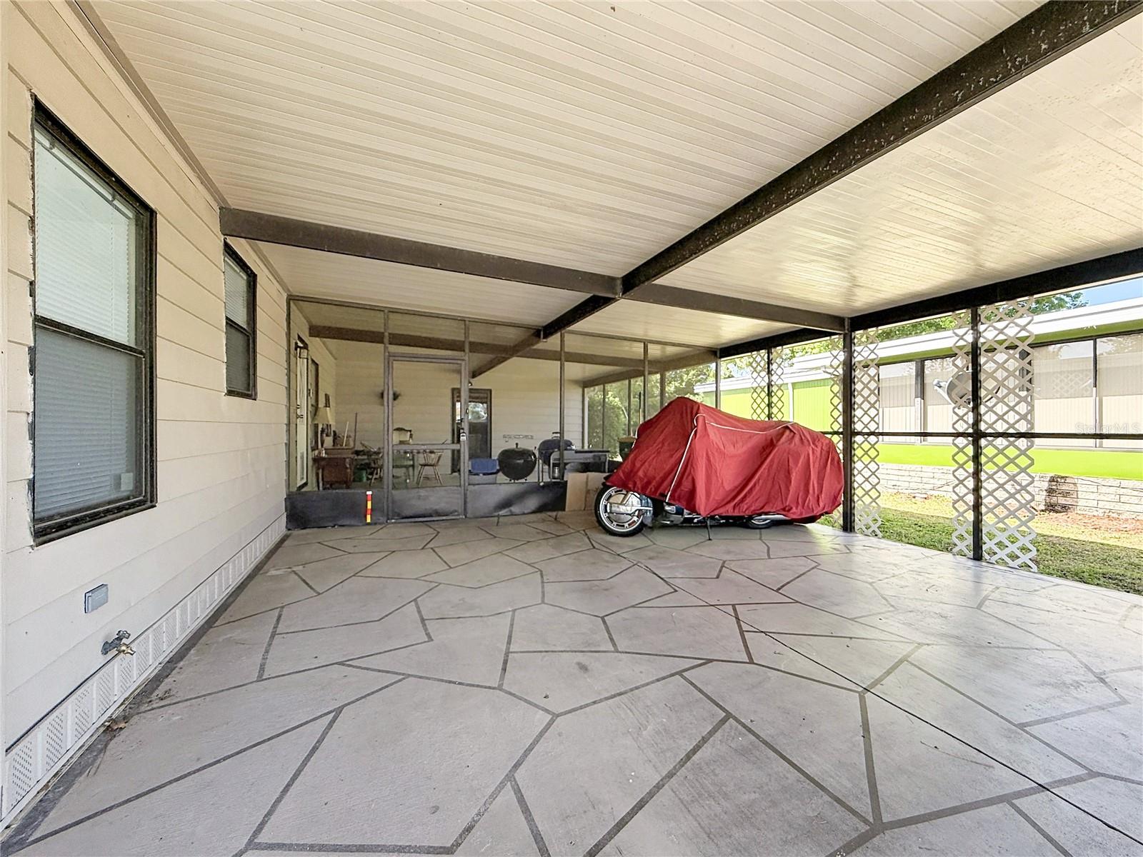 1690 ELKHART CIR, TAVARES, FL, 32778