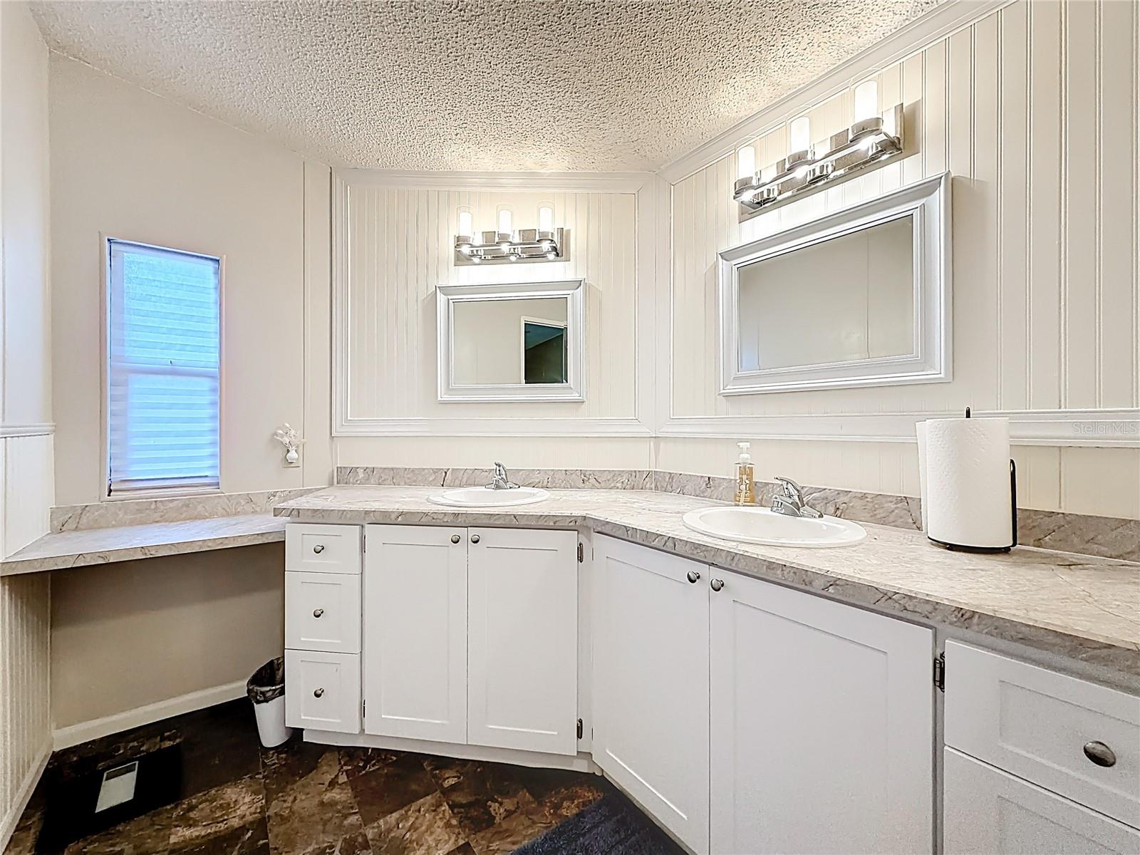 1690 ELKHART CIR, TAVARES, FL, 32778