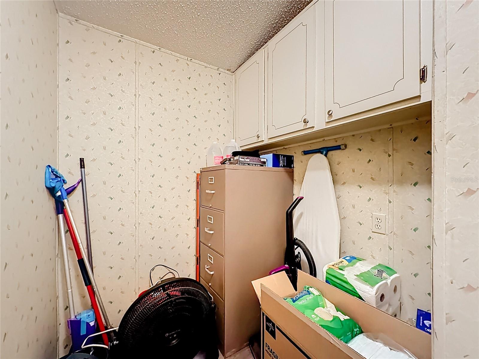 1690 ELKHART CIR, TAVARES, FL, 32778