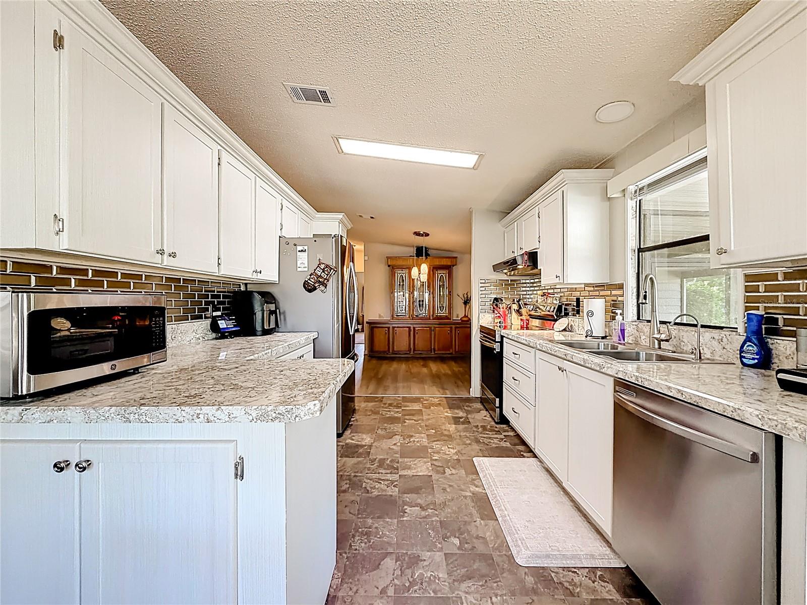 1690 ELKHART CIR, TAVARES, FL, 32778