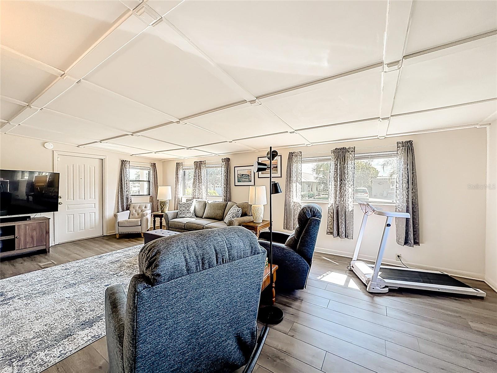 1690 ELKHART CIR, TAVARES, FL, 32778