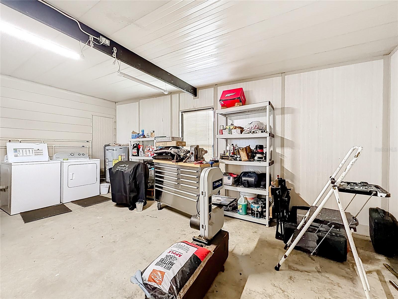 1690 ELKHART CIR, TAVARES, FL, 32778