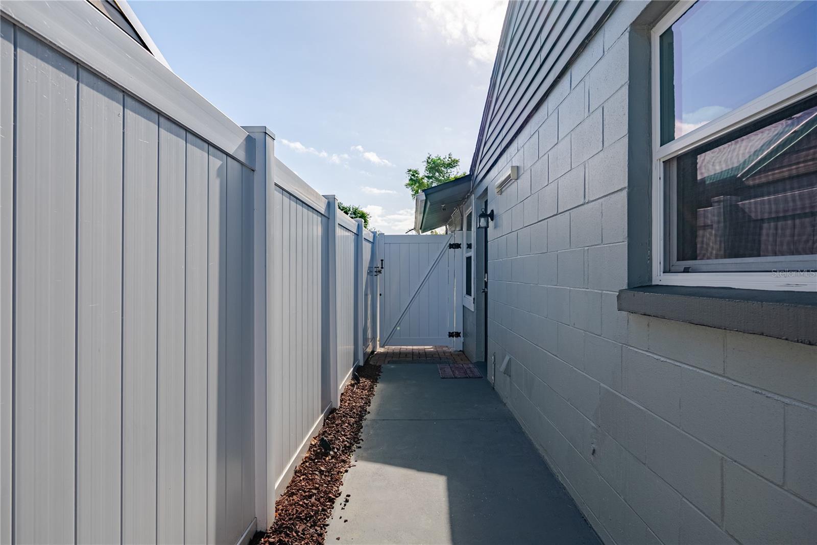 12423 MONDRAGON DR, TAMPA, FL, 33625