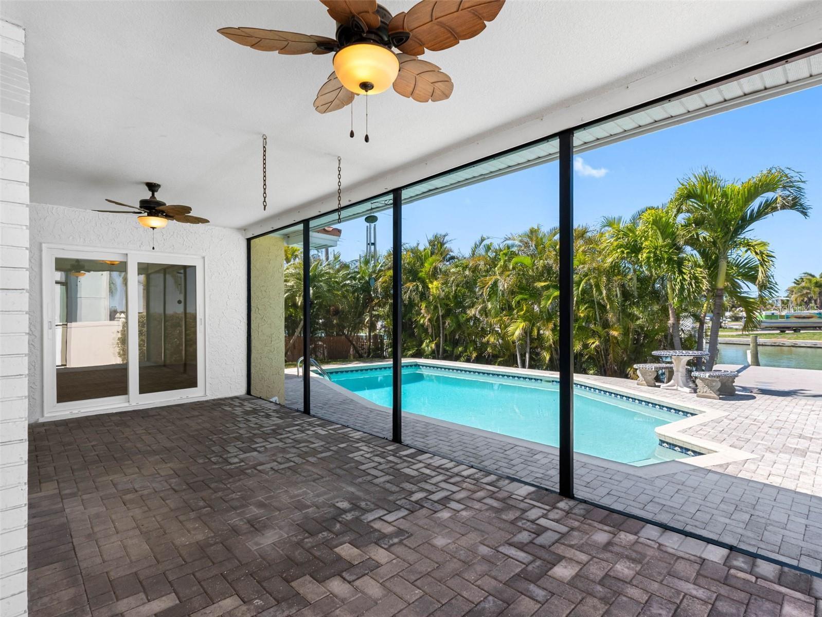 562 JOHNS PASS AVE, MADEIRA BEACH, FL, 33708