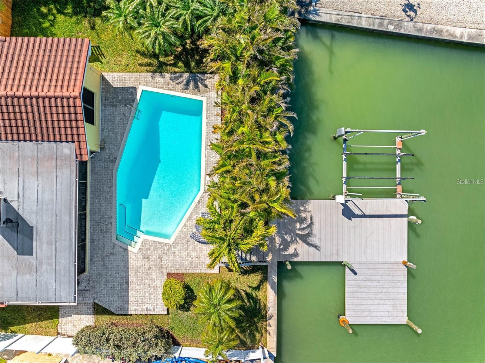 562 JOHNS PASS AVE, MADEIRA BEACH, FL, 33708