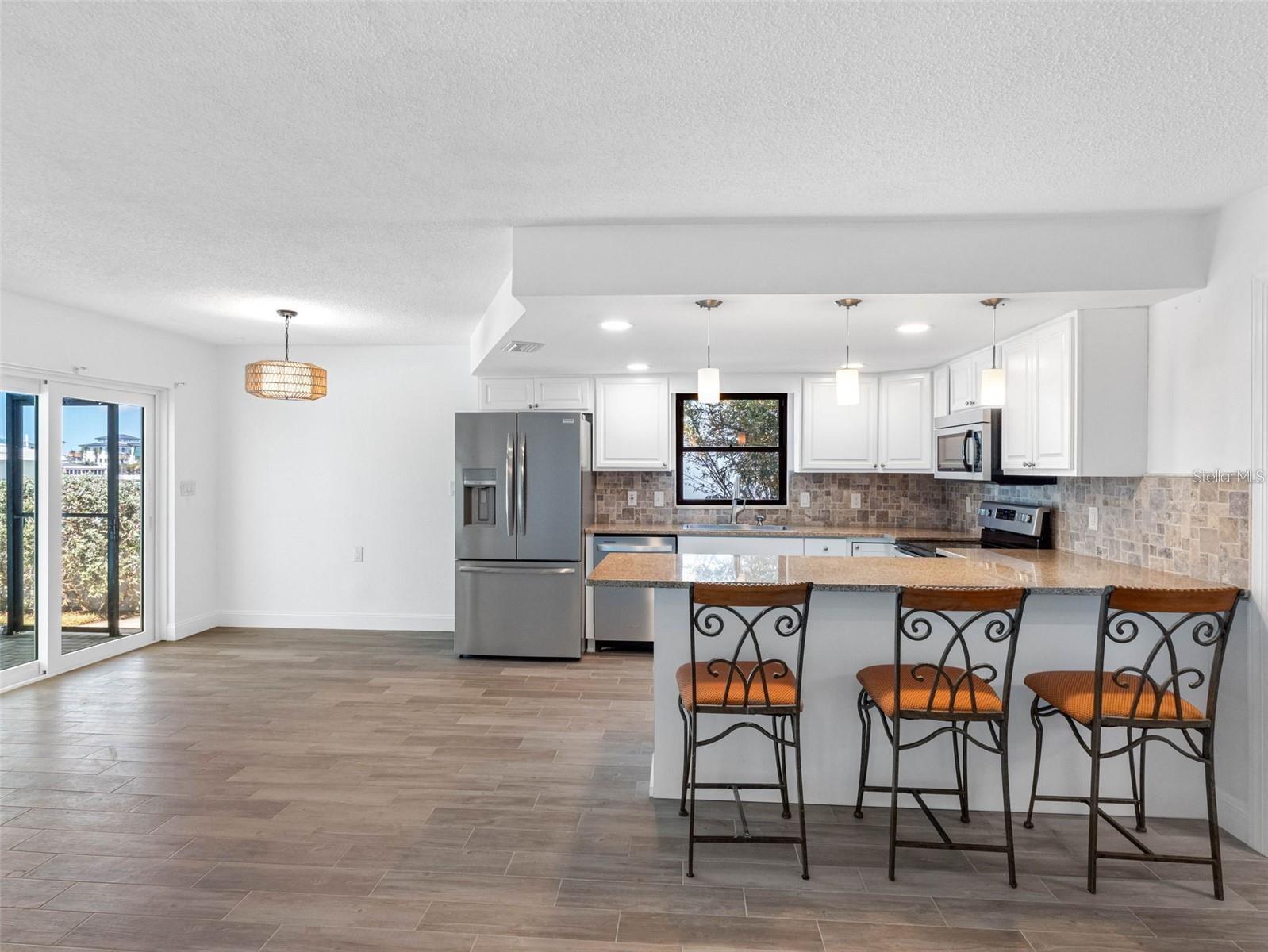 562 JOHNS PASS AVE, MADEIRA BEACH, FL, 33708