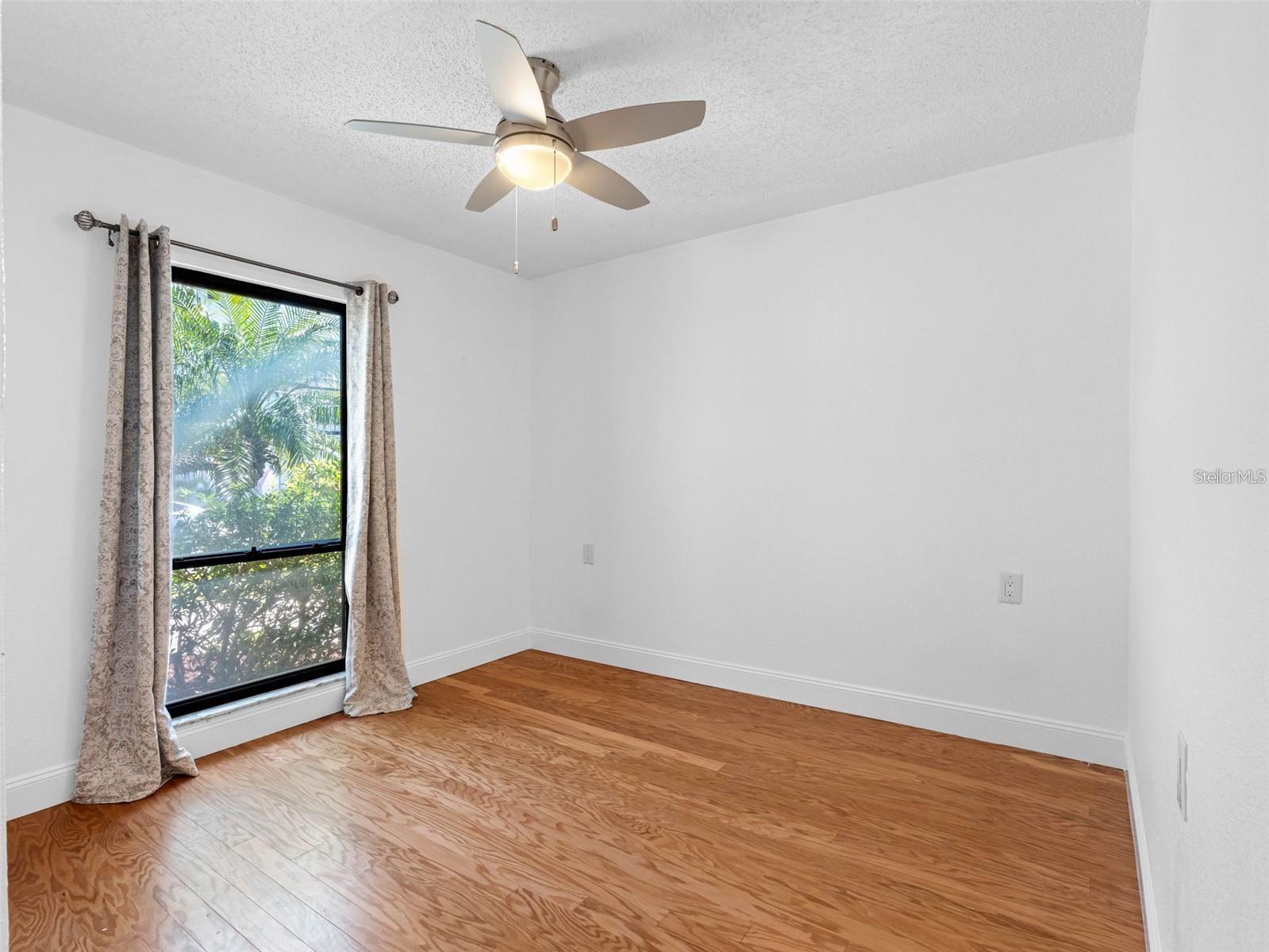 562 JOHNS PASS AVE, MADEIRA BEACH, FL, 33708