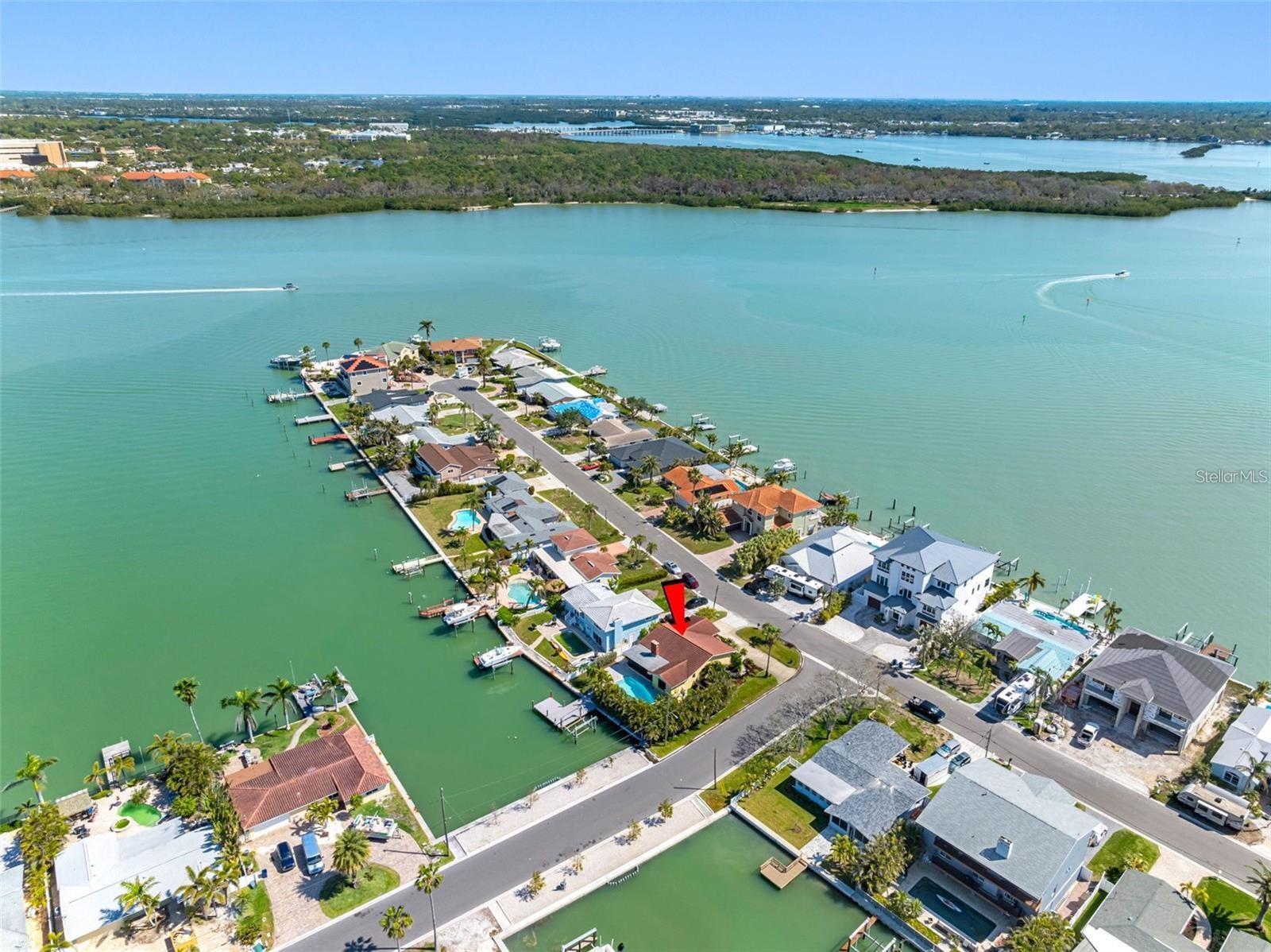 562 JOHNS PASS AVE, MADEIRA BEACH, FL, 33708