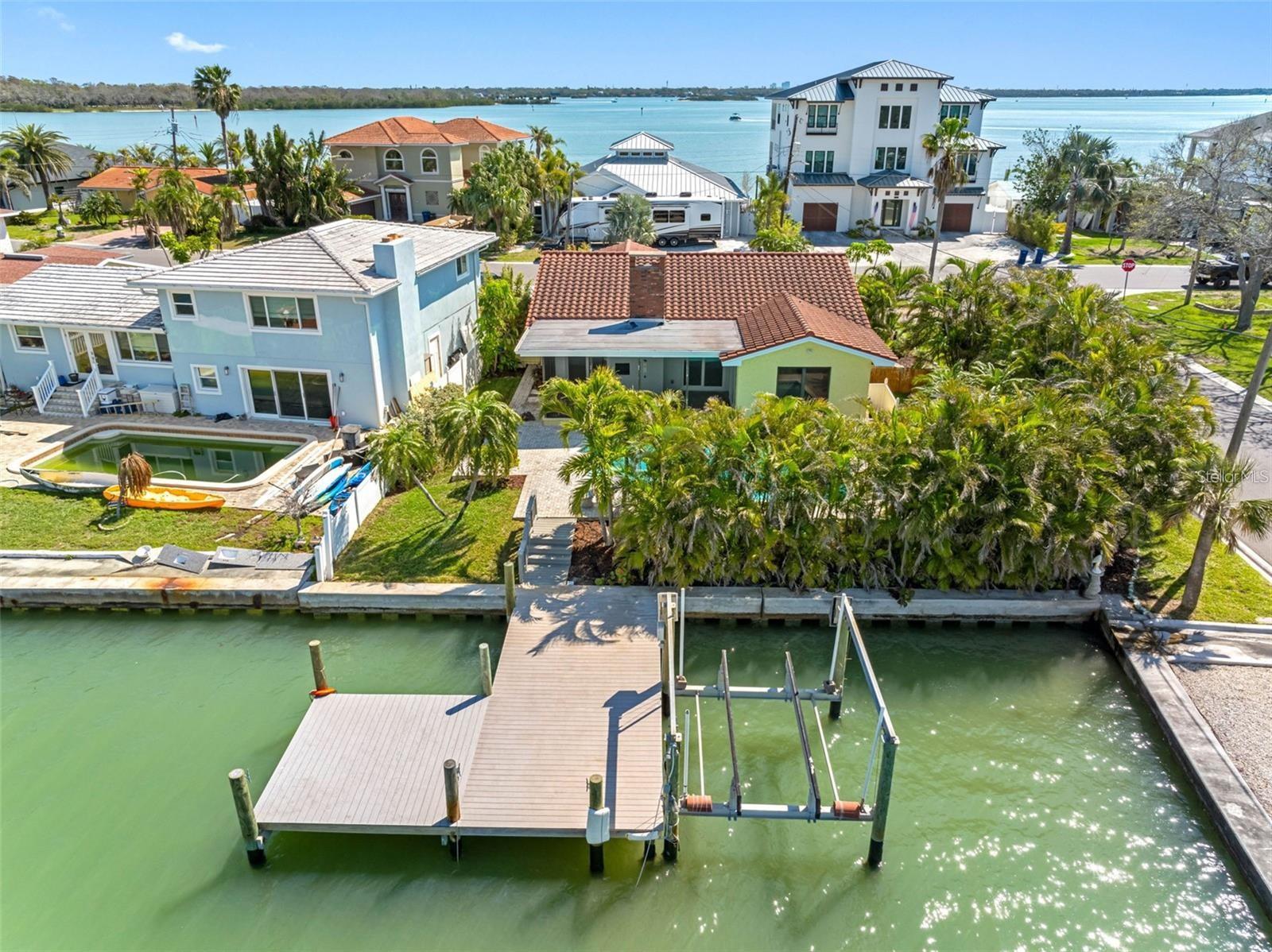 562 JOHNS PASS AVE, MADEIRA BEACH, FL, 33708