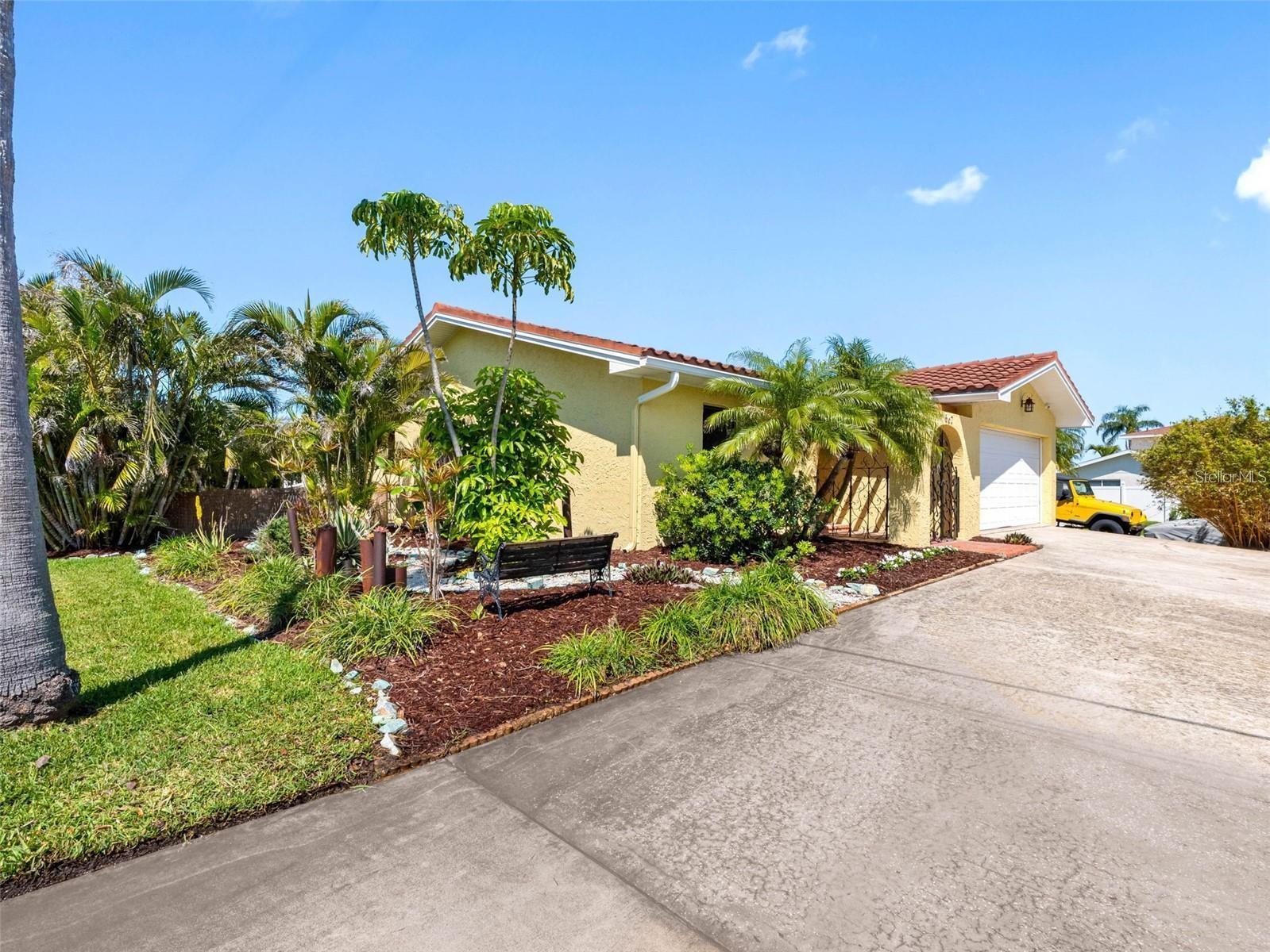 562 JOHNS PASS AVE, MADEIRA BEACH, FL, 33708