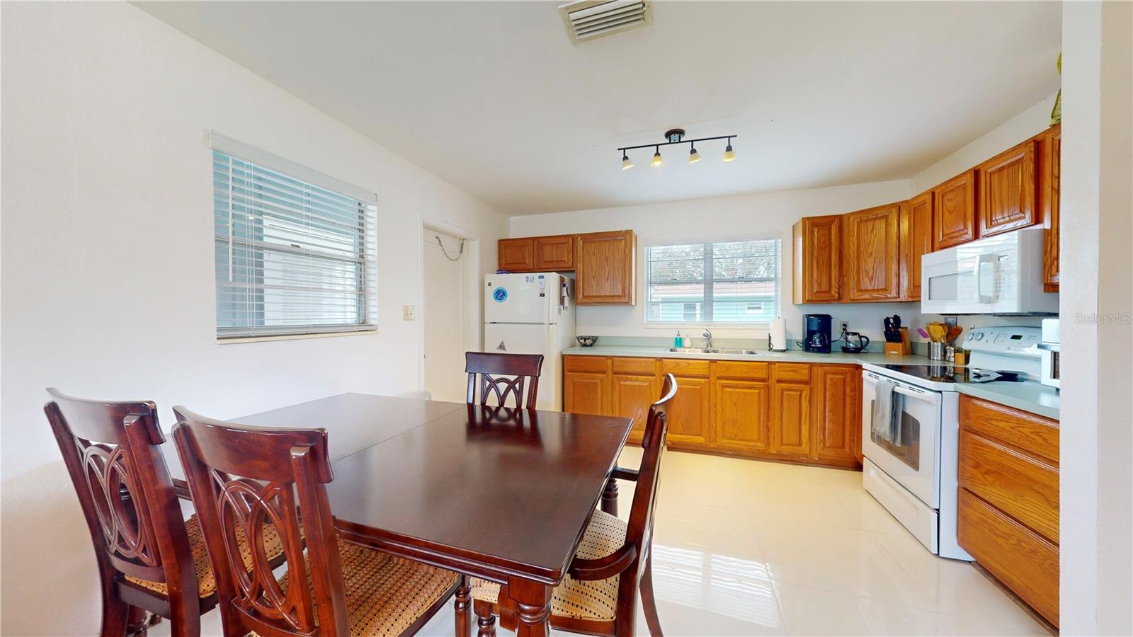 4728 W BAY AVE, TAMPA, FL, 33616