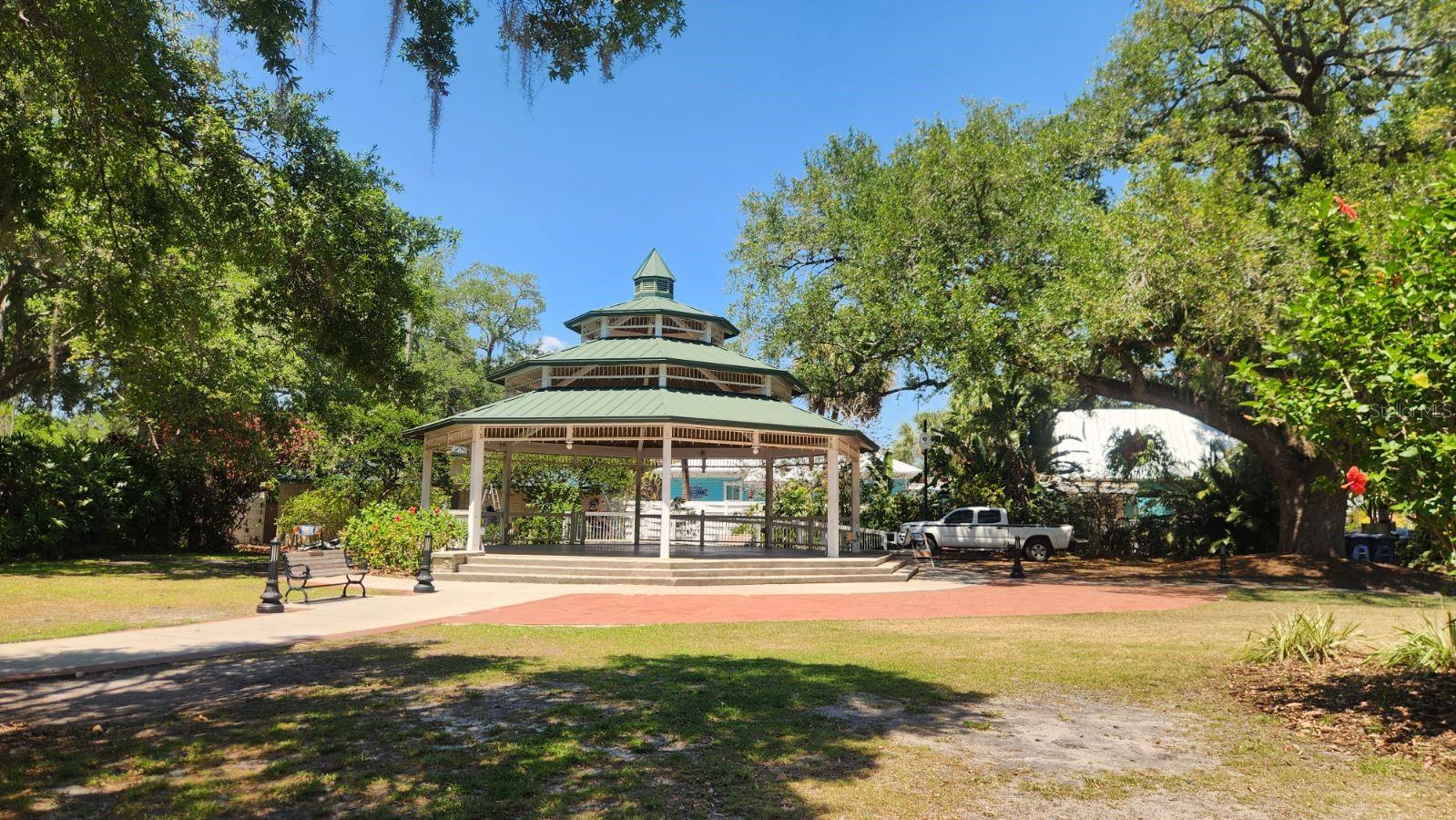 25 HARBOR WOODS CIR, SAFETY HARBOR, FL, 34695