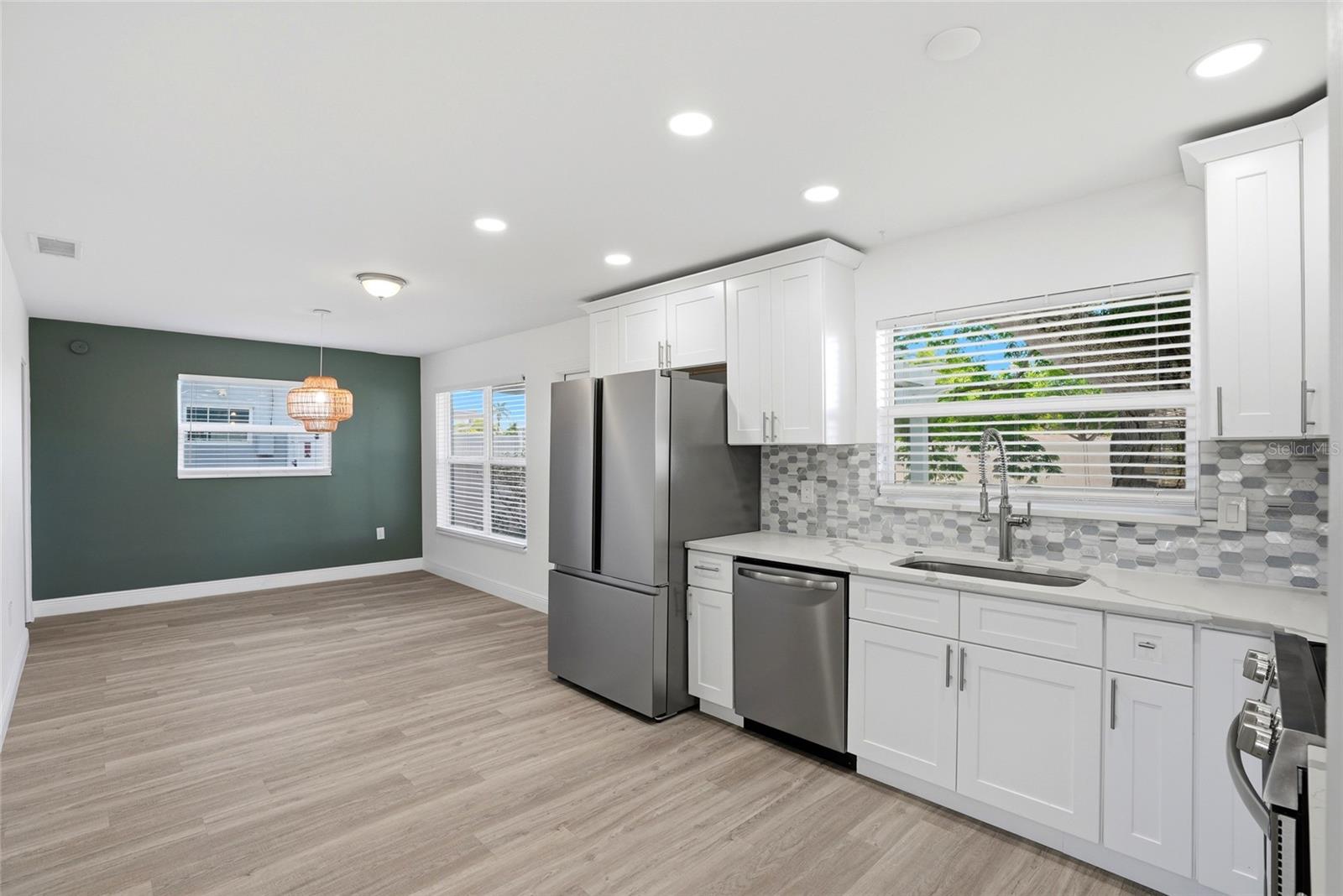 6526 43RD AVE N, KENNETH CITY, FL, 33709