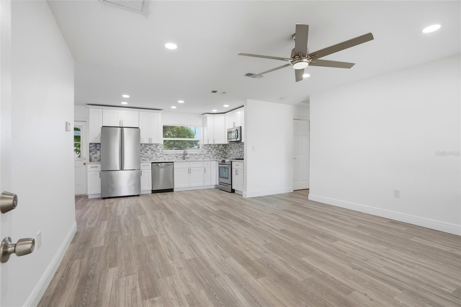 6526 43RD AVE N, KENNETH CITY, FL, 33709