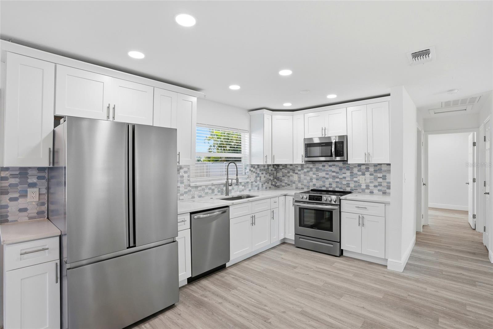 6526 43RD AVE N, KENNETH CITY, FL, 33709