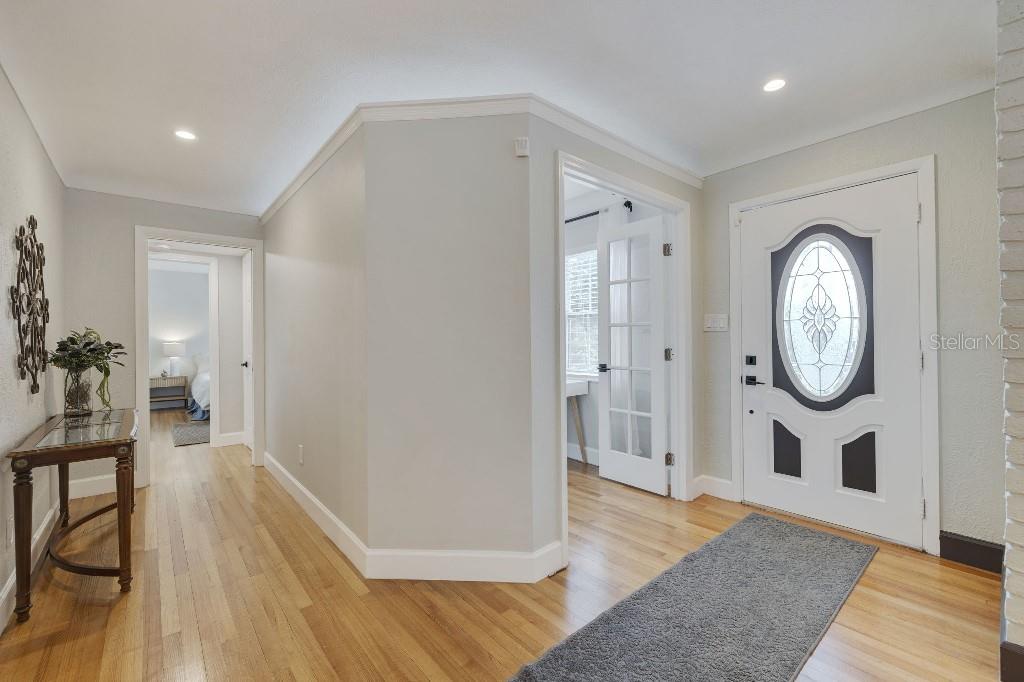 347 LING A MOR TER S, ST PETERSBURG, FL, 33705