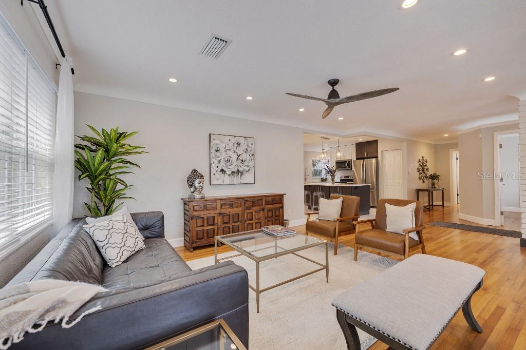 347 LING A MOR TER S, ST PETERSBURG, FL, 33705