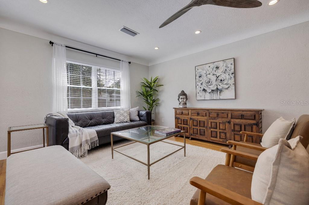 347 LING A MOR TER S, ST PETERSBURG, FL, 33705