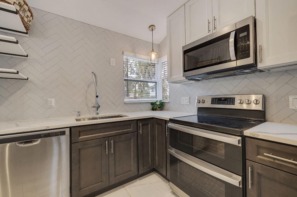 347 LING A MOR TER S, ST PETERSBURG, FL, 33705